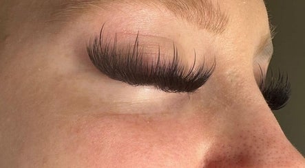 Christine' beauty studio image 3