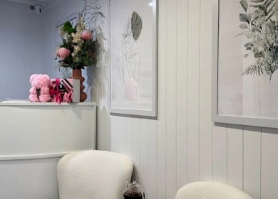 Calming reception at Zen & Chill - Massage, Paradise Point, Queensland, AU with floral decor and cozy chairs.