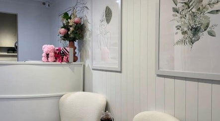 Cozy reception at Zen & Chill - Massage, Paradise Point, Queensland, AU with elegant decor and soft seating.