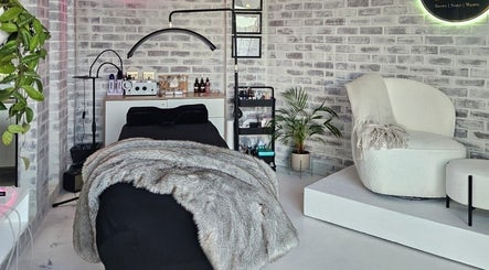 Inviting beauty room at Lyndal's - Lash Brow & Beauty, Cape Town, Western Cape, ZA, featuring modern decor.