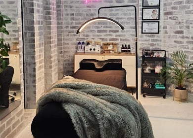 Relaxing treatment room at Lyndal's - Lash Brow & Beauty, Cape Town, Western Cape, ZA featuring modern decor.