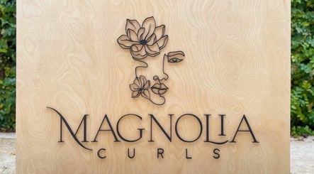 Magnolia Curls