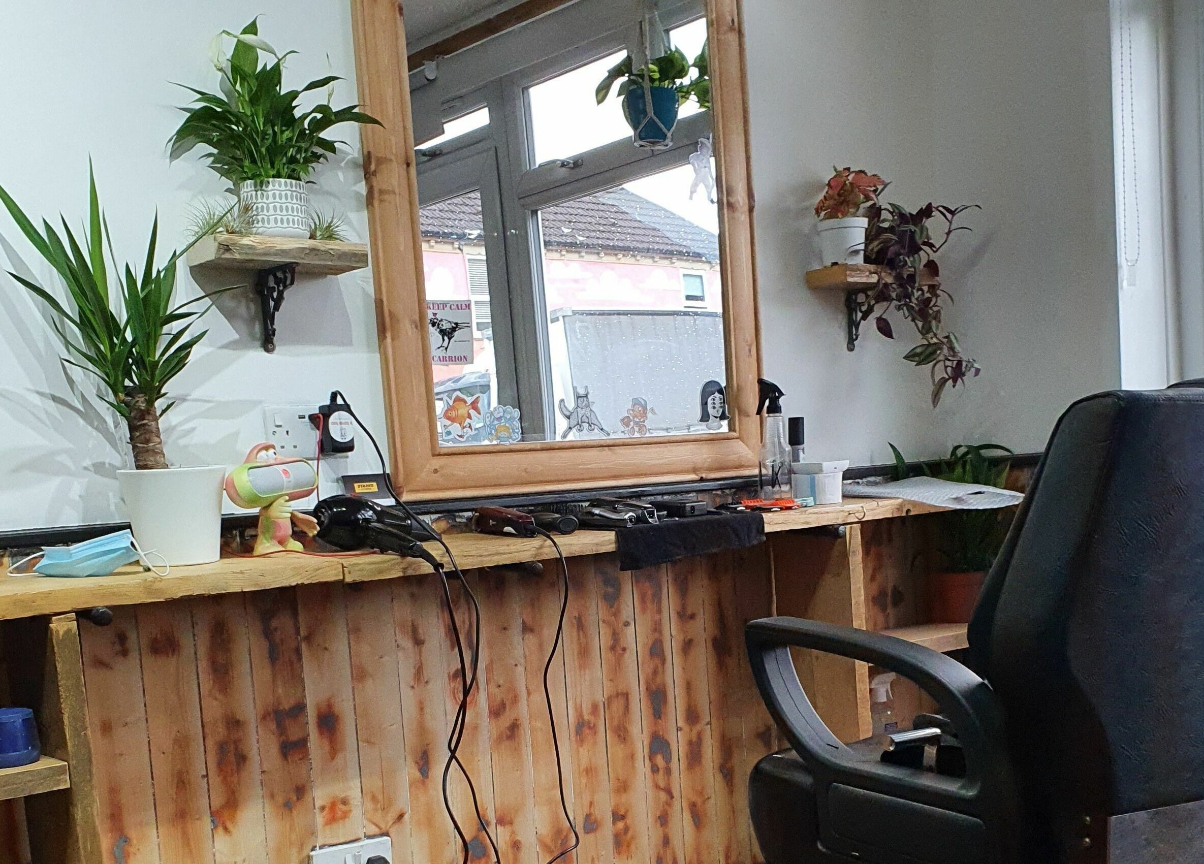 Cozy styling station at dooo Hub - Bedminster (Gender Free) in Bristol, England, GB with plants and tools.