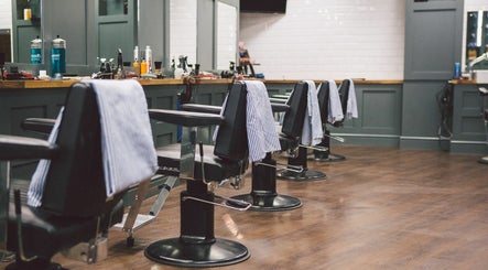 Gould Barbers Chesterfieldの画像：2