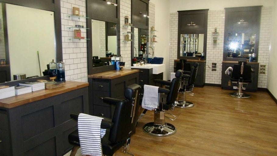 Gould Barbers Hatfield slika 1