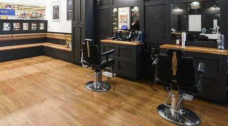 Gould Barbers Newmarket – obraz 3