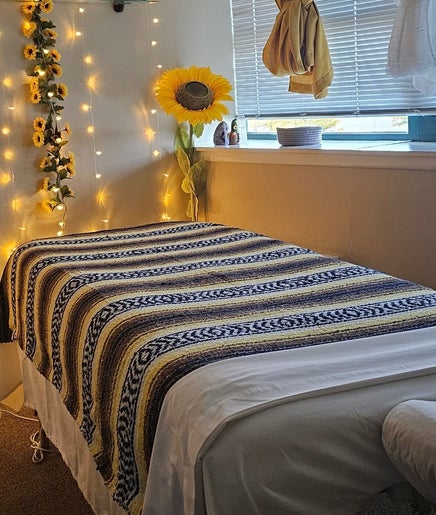 The Healing Sunflower Massage and Wellness - Elmhurst – kuva 2