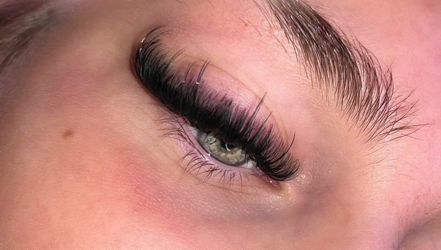 Zoe’s Lashes  image 1