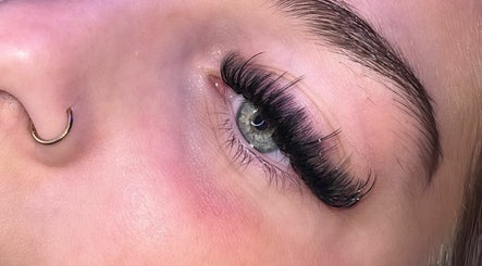 Zoe’s Lashes  image 2