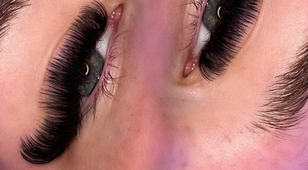 Zoe’s Lashes  image 3