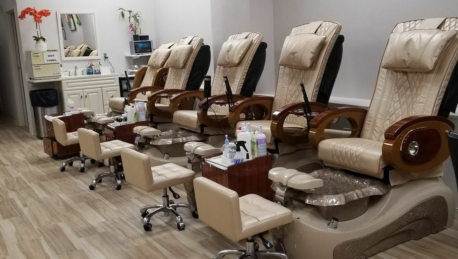 Queen Nails & Spa image 1
