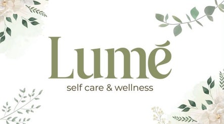 Logotipo de LUMÊ con follaje decorativo, ubicado en San Juan, San Juan, PR.
