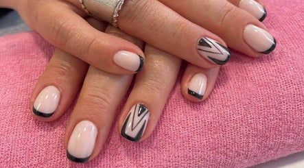 Nails 55 image 3