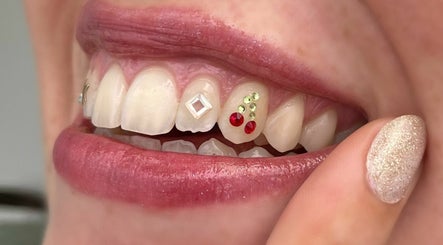 Dazzle Teeth, bild 3