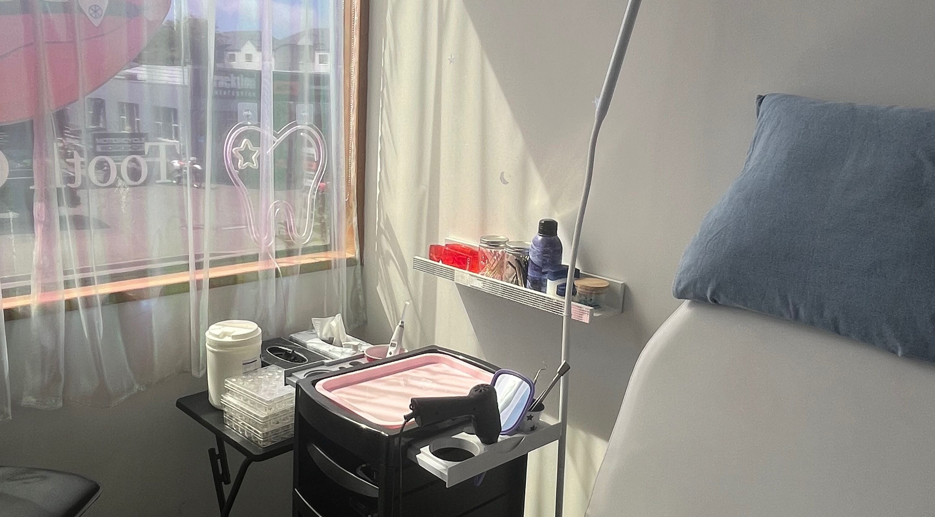 Dazzle Teeth treatment room in Christchurch, Canterbury, NZ with dental tools and comfy chair.