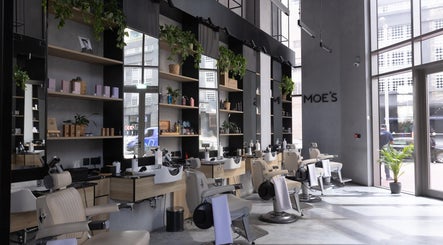 Moe's Barbershop, bilde 2