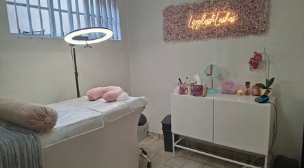 Lipgloss and Lashes Woodmead, bild 3