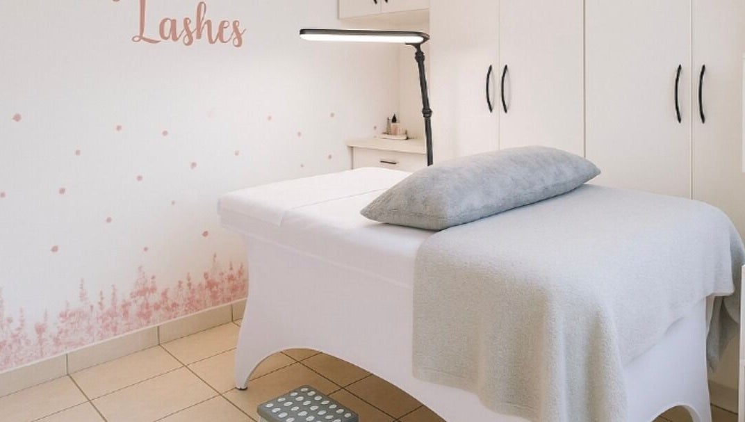 Relaxing spa treatment bed at Lipgloss and Lashes Norwood, Johannesburg, Gauteng, ZA.