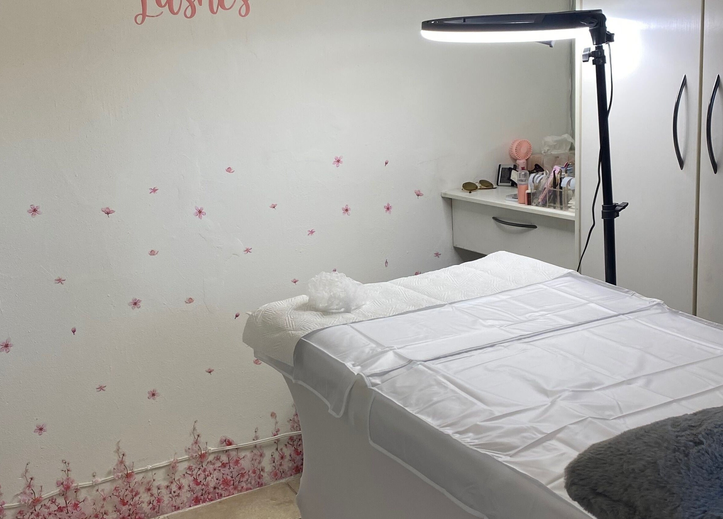 Relaxing treatment room at Lipgloss and Lashes Norwood, Johannesburg, Gauteng, ZA with spa bed and warm lighting.