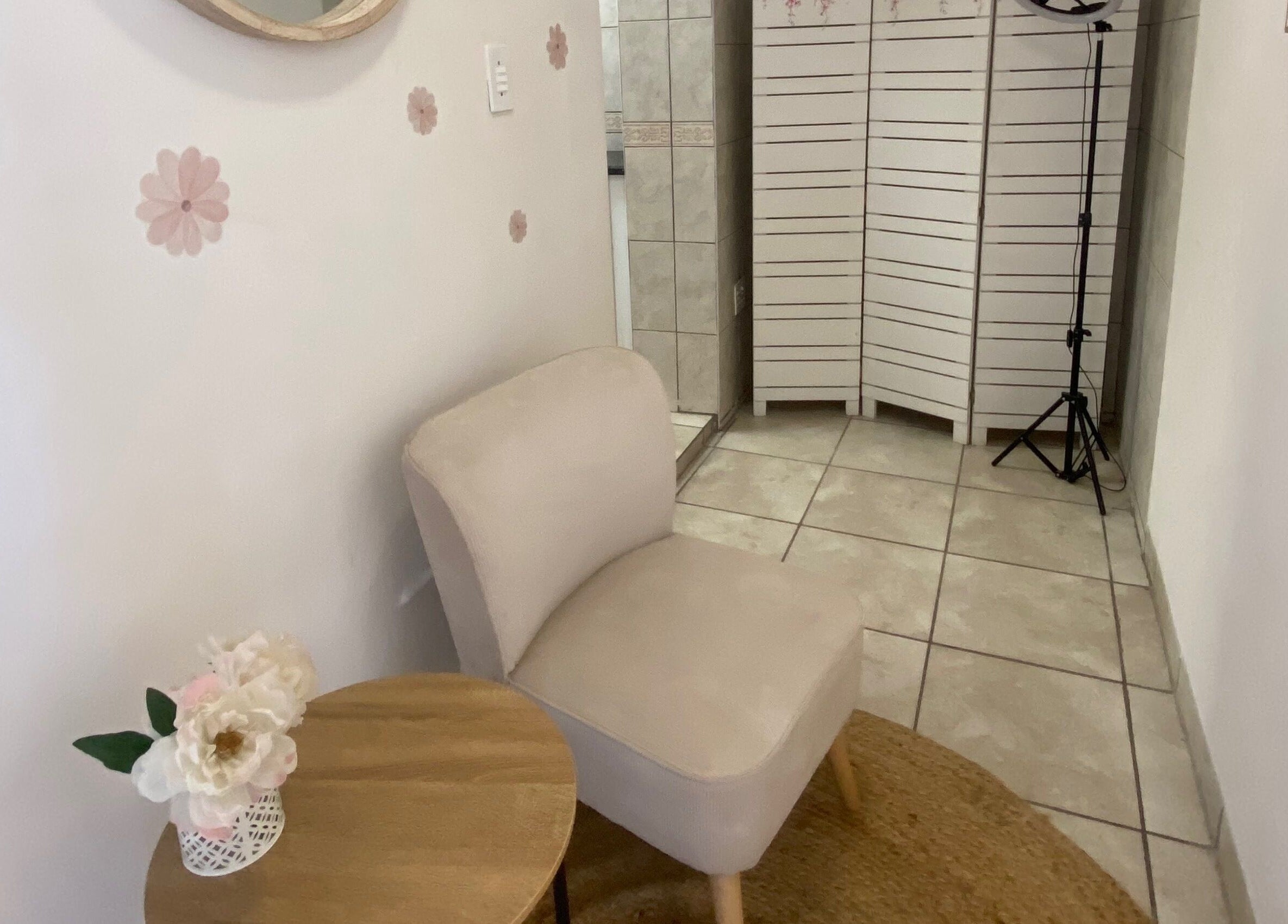 Cozy waiting area at Lipgloss and Lashes Norwood in Johannesburg, Gauteng, ZA featuring a chair and decor.