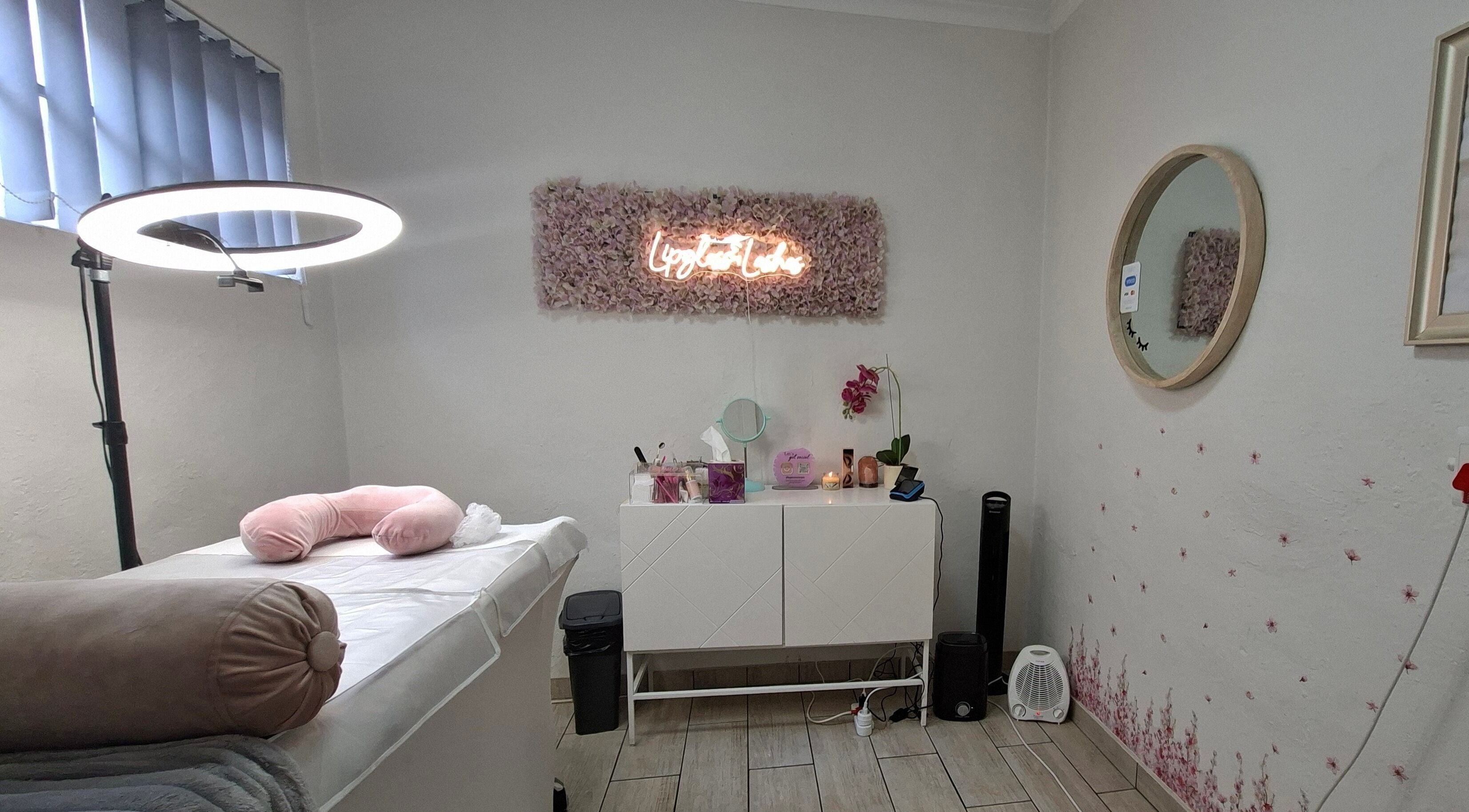 Serene beauty room at Lipgloss and Lashes Woodmead, Sandton, Gauteng, ZA, showcasing relaxing ambiance.
