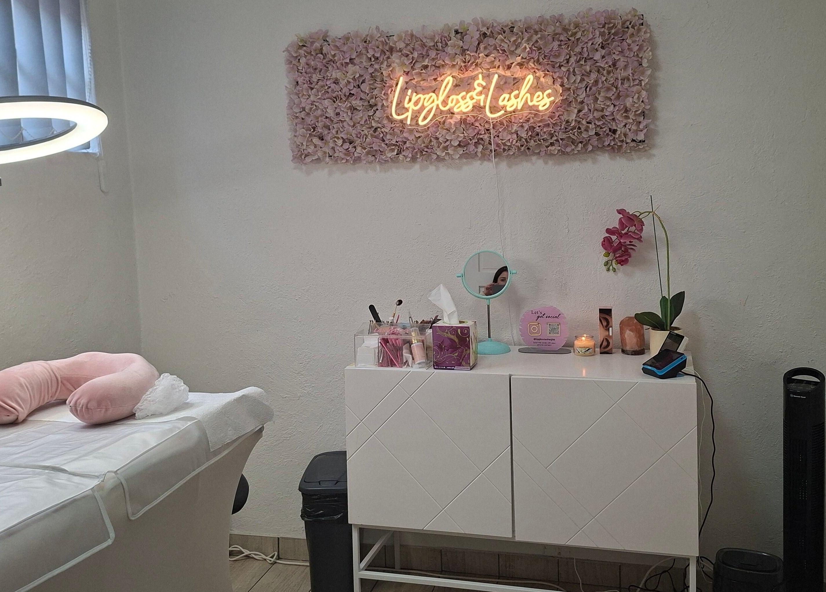 Relaxing treatment room at Lipgloss and Lashes Woodmead, Sandton, Gauteng, ZA with cozy pink decor.