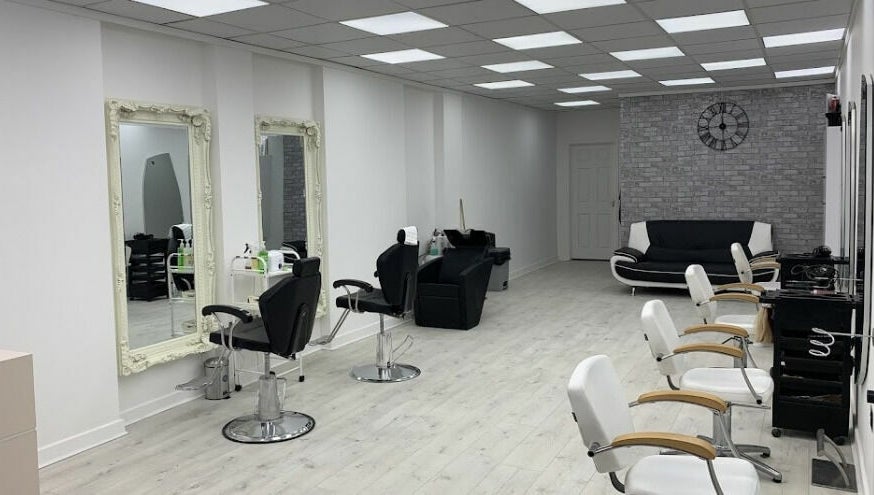 Pinkx Hairdressing image 1