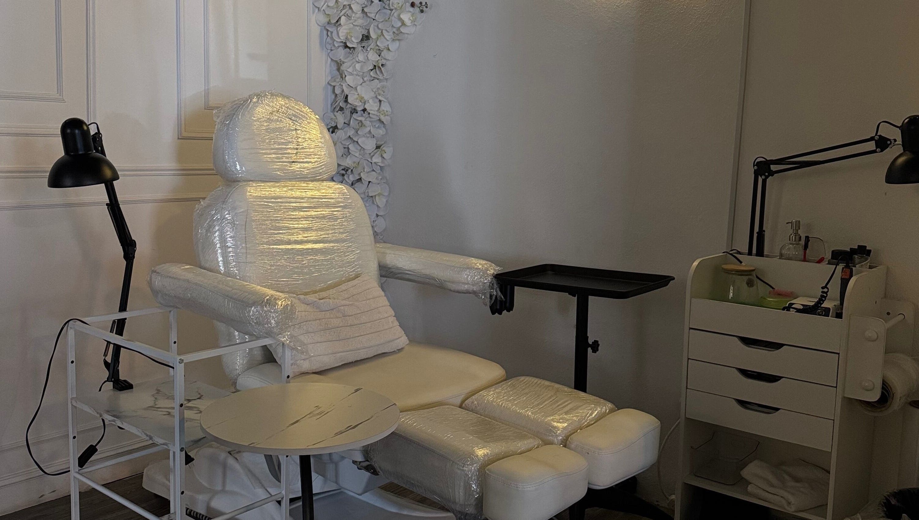 Silla de tratamiento en Glamour Beauty Lab & Spa, Valle de Bravo, Estado de México, MX, lista para uso.