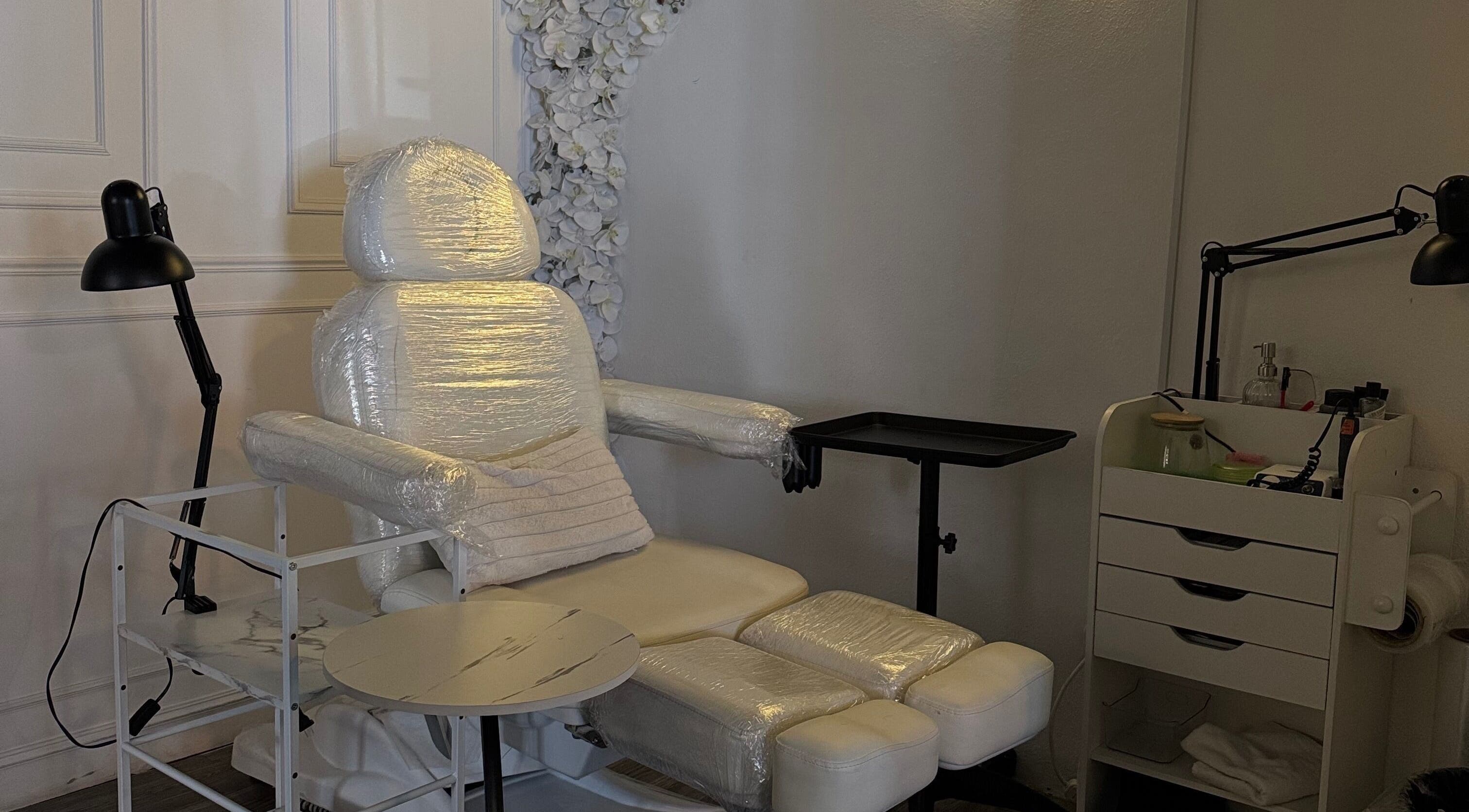 Silla de tratamiento en Glamour Beauty Lab & Spa, Valle de Bravo, Estado de México, MX, lista para uso.