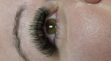 Emerald Essence Beauty image 3