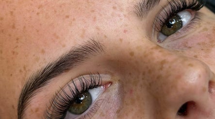 MiLashes Lash and Brow Artistry image 2