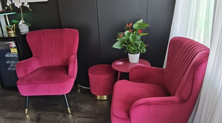 Luxurious pink velvet chairs at Empire Day Spa in Richmond, Victoria, AU create an inviting relaxation corner.