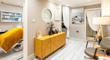 The Healthy Skin Room