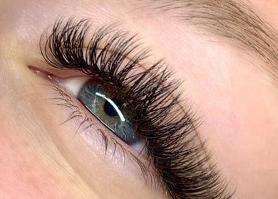 Stunning eyelash extensions at Cosmopolitan Beauty Bar in Springwater, Ontario, CA.