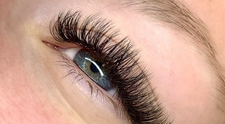 Stunning eyelash extensions at Cosmopolitan Beauty Bar in Springwater, Ontario, CA.