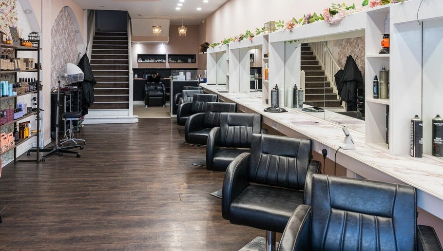 Davenports Hair and Beauty Salon 1paveikslėlis