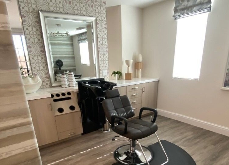 ACOYA Troon Spa Sensi Salon's chic salon chair in Scottsdale, Arizona, US, offering a luxurious experience.