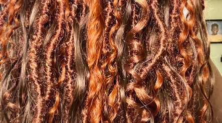 Wear A Crown Hair slika 2