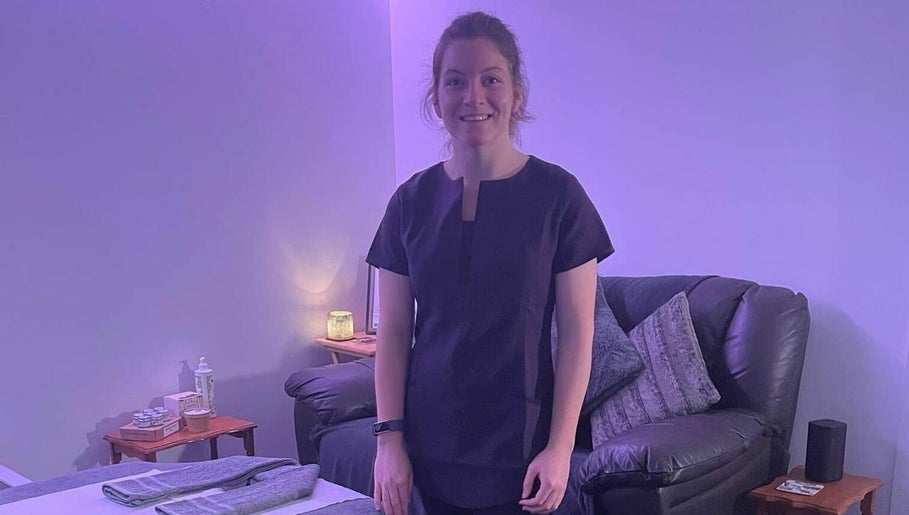 Lizzie at ‘Me Time!’ Massage and Well - being imagem 1