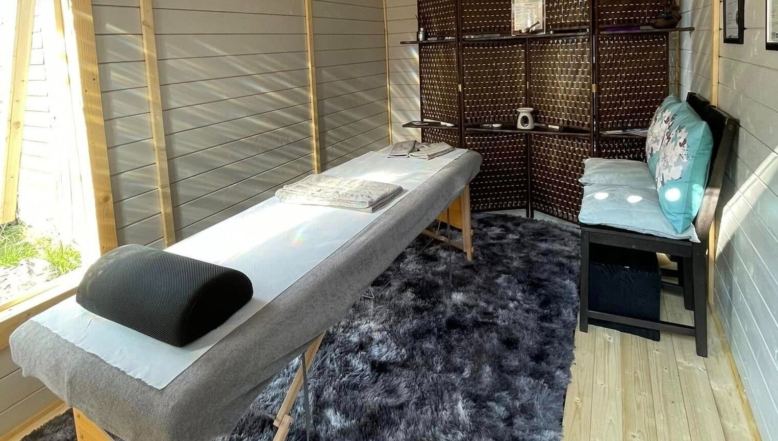 Relaxing massage room at ‘Me Time!’ Massage and Well-being @ Cherokee Road, Weston-super-Mare, England, GB.