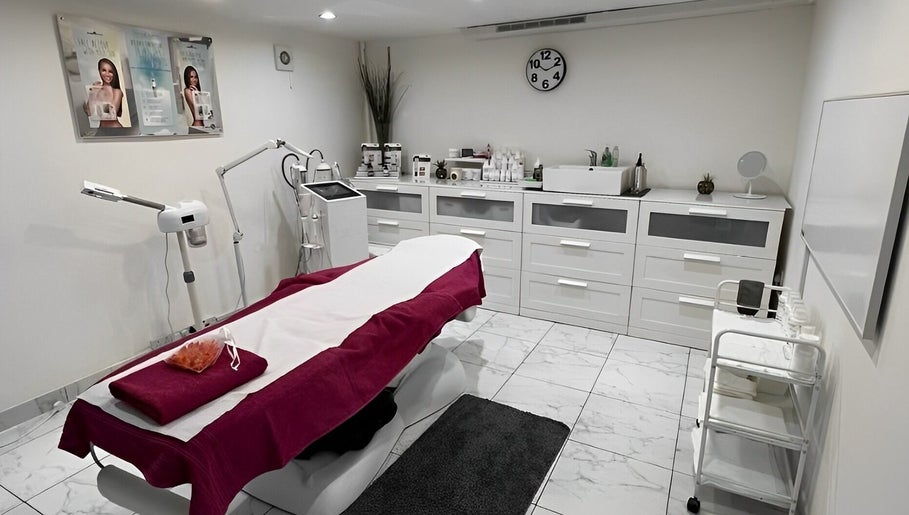 Puresun Beauty Salon & Laser Clinic image 1