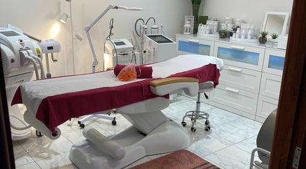 Puresun Beauty Salon & AW3 Laser Clinic image 2