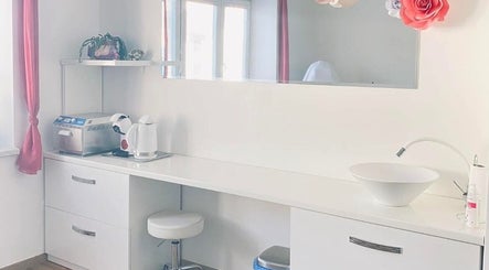 Moderní pracovní kout v All Pedi - Alena Jelínková, Vyškov, Jihomoravský Kraj, CZ s designovými doplňky.