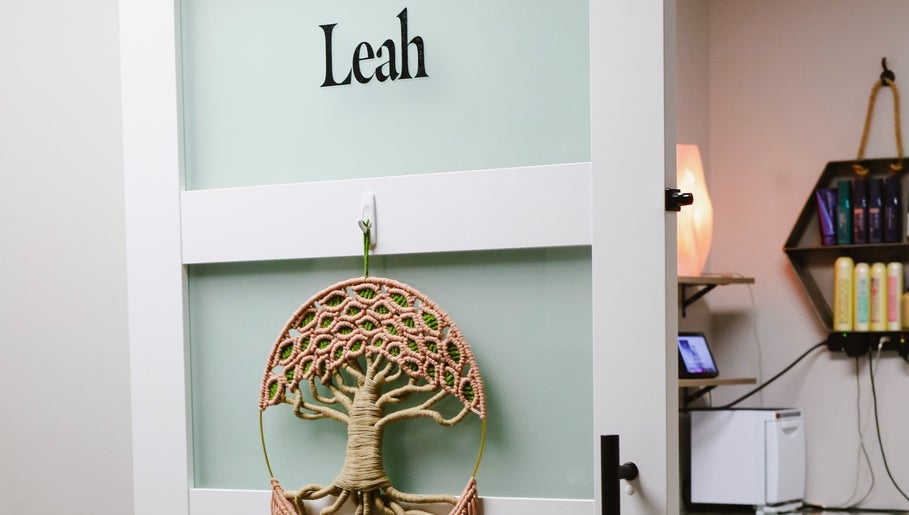 Leah - located inside Amici Beauty imaginea 1