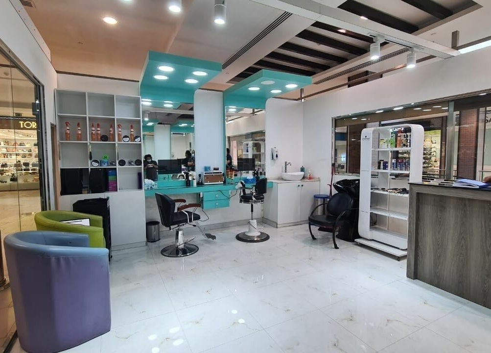 Katakeet Kids Saloon's modern interior in Dubai, Dubai, AE, showcasing chairs, mirrors, and vibrant decor.
