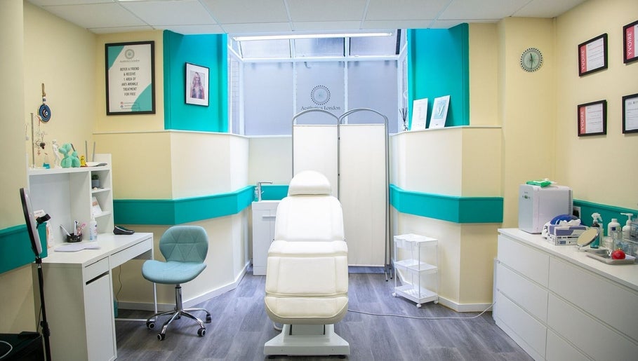 Spacious, elegant treatment room at JK Aesthetics London, London, England, GB offering premium wellness services.