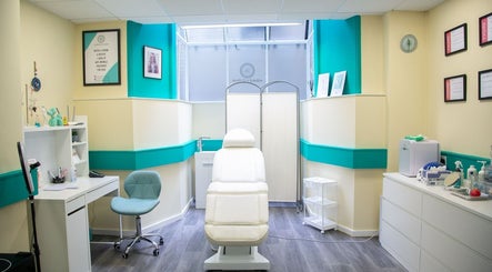 Spacious, elegant treatment room at JK Aesthetics London, London, England, GB offering premium wellness services.