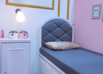 Cozy treatment room at Pink Parlour Plaza Indonesia, Daerah Khusus Ibukota Jakarta, ID with modern decor.