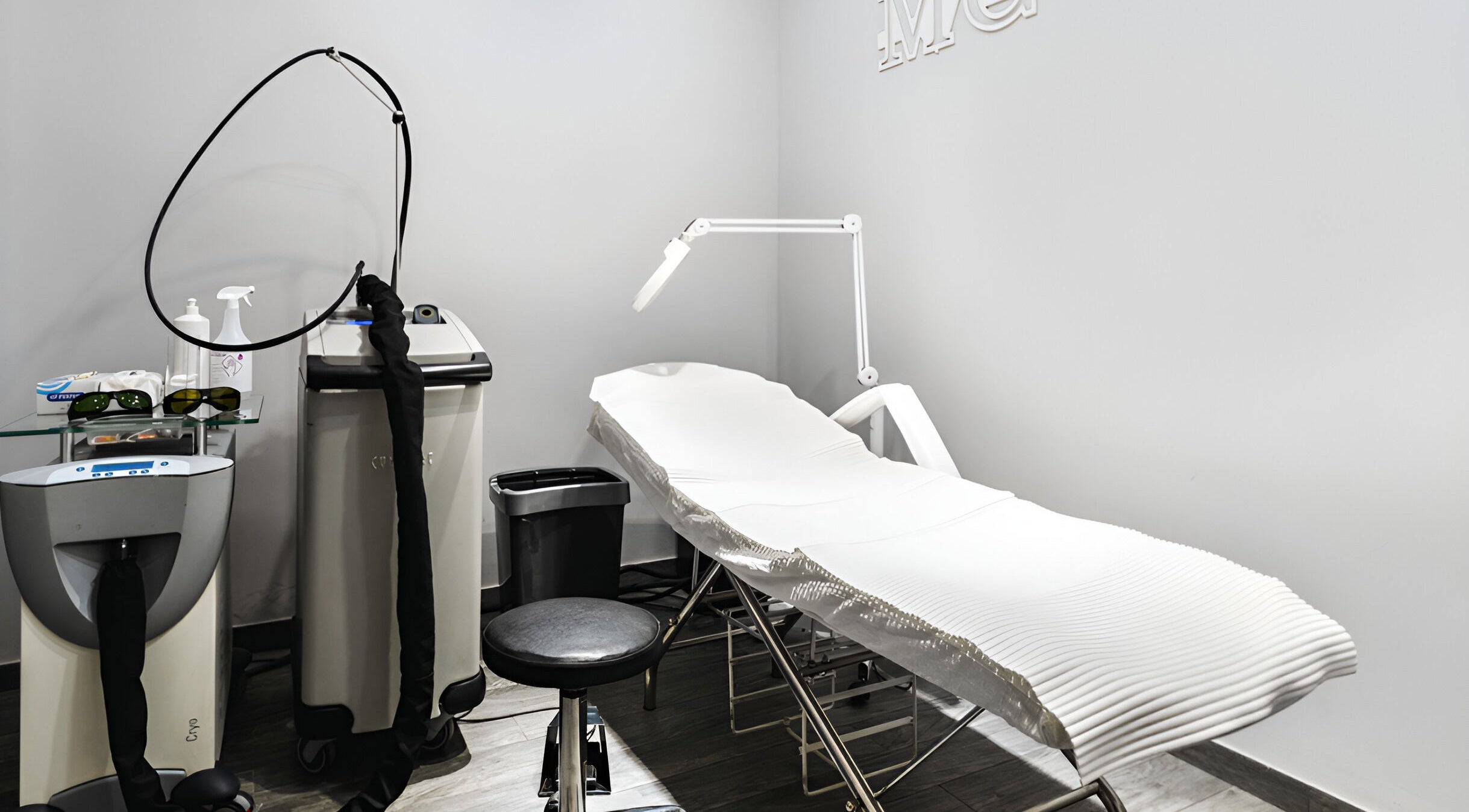 Modern treatment room at MG esthetica Madagoni, featuring equipment in Rustavi, Kvemo Kartli, GE.