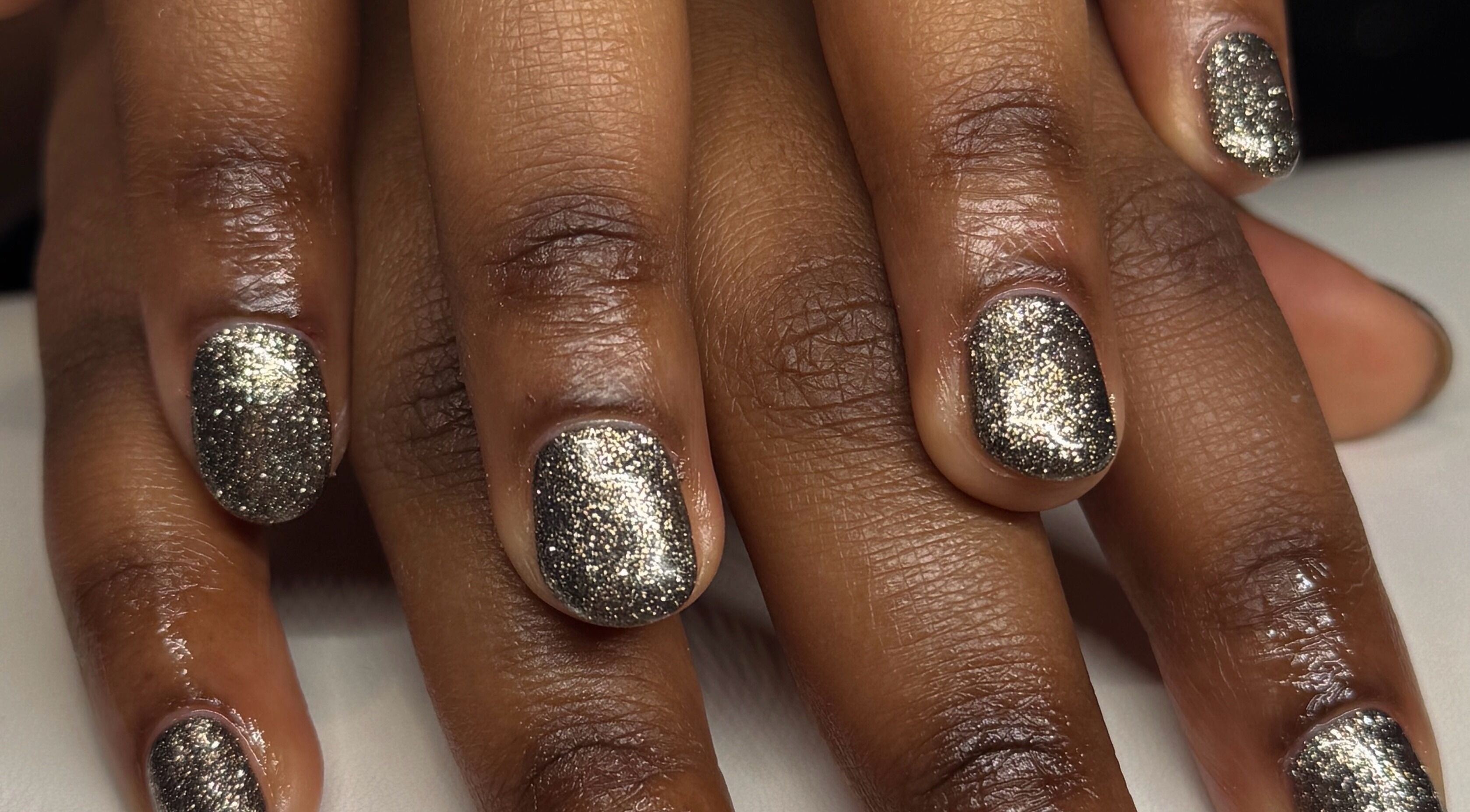 Sparkling gold nails at Billie’s Brows and Nails in Hastings, England, GB showcase exquisite artistry.
